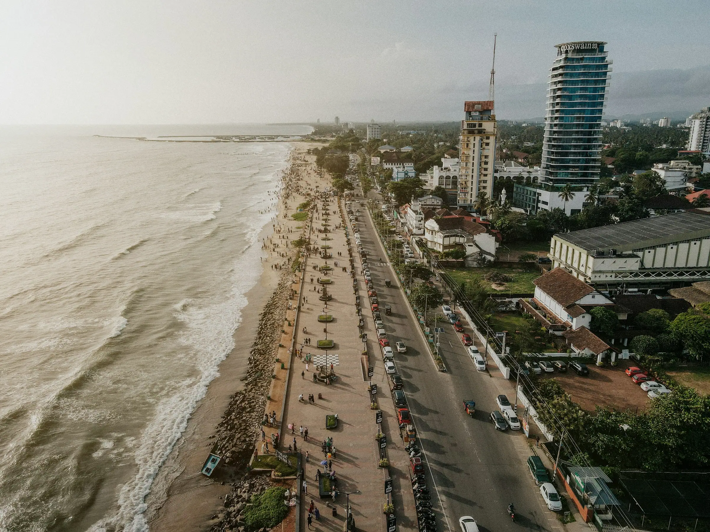 Die Strandstraße von Calicut aus der Luft