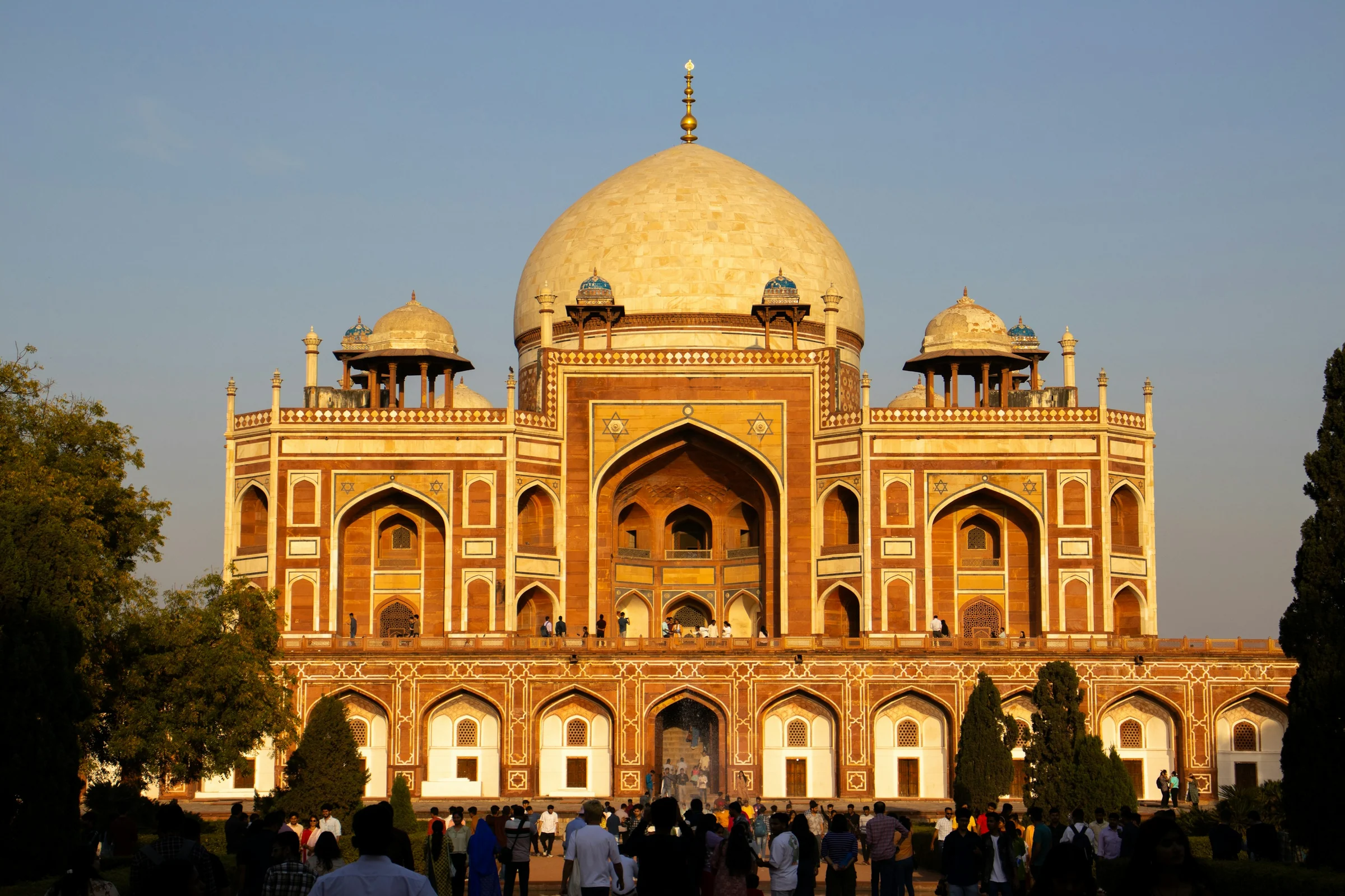 Das Humayun-Mausoleum in Delhi bei Sonnenuntergang