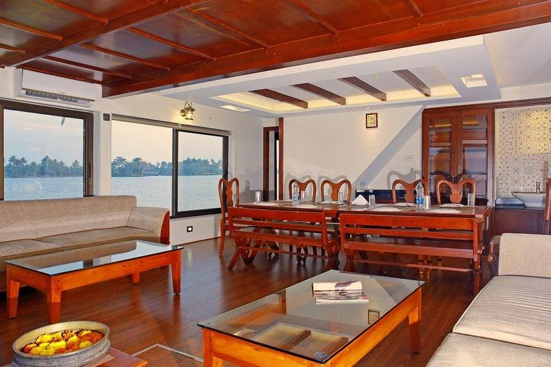 Le houseboat à trois chambres : chambre principale