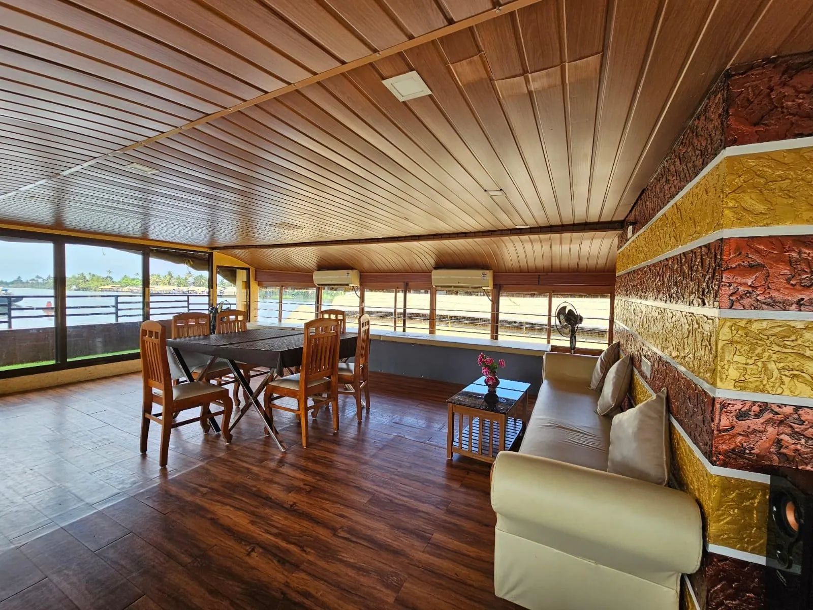 Le houseboat à trois chambres : salle de bains