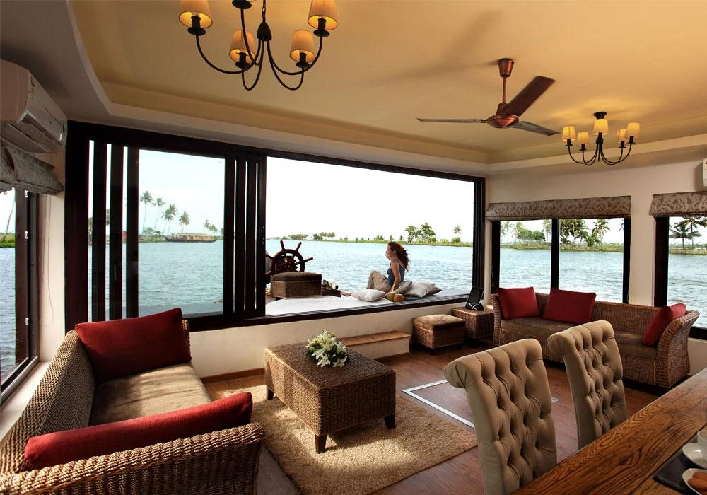 The four-bedroom houseboat: main bedroom