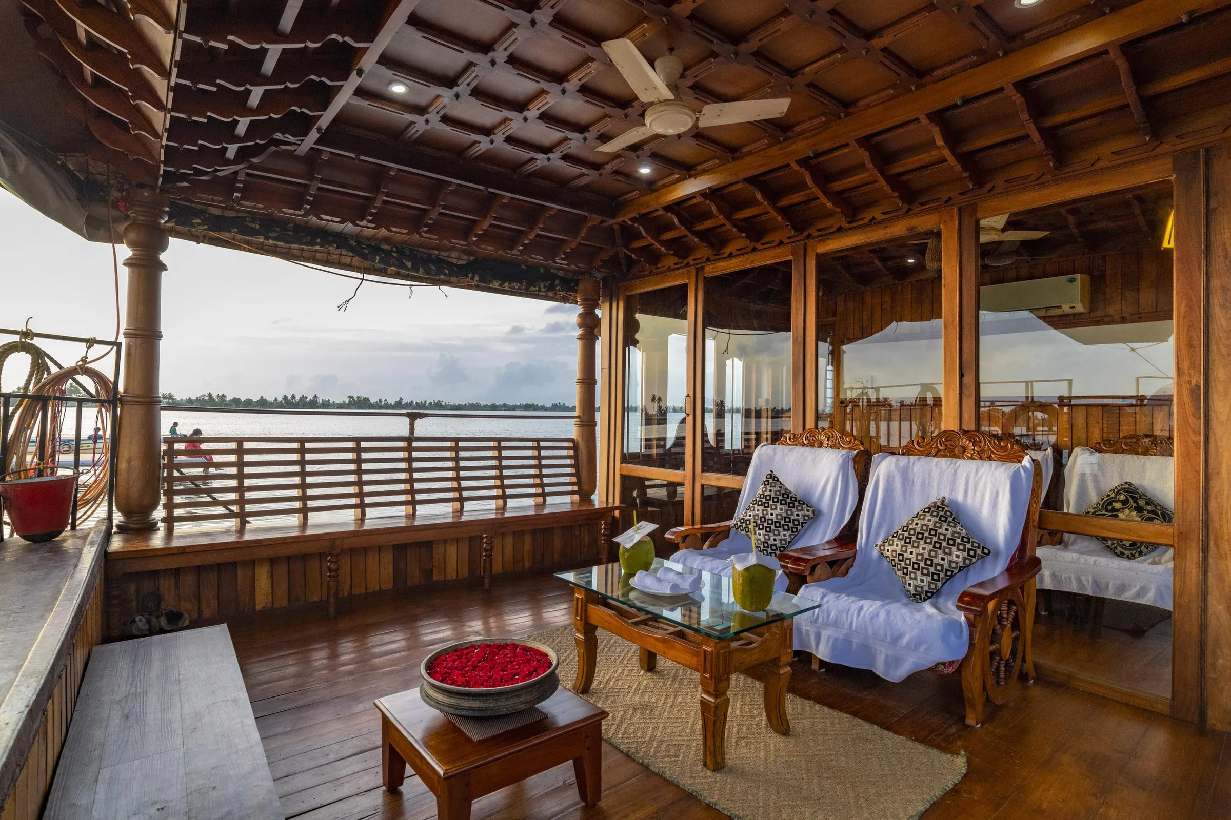 The four-bedroom houseboat: bathroom