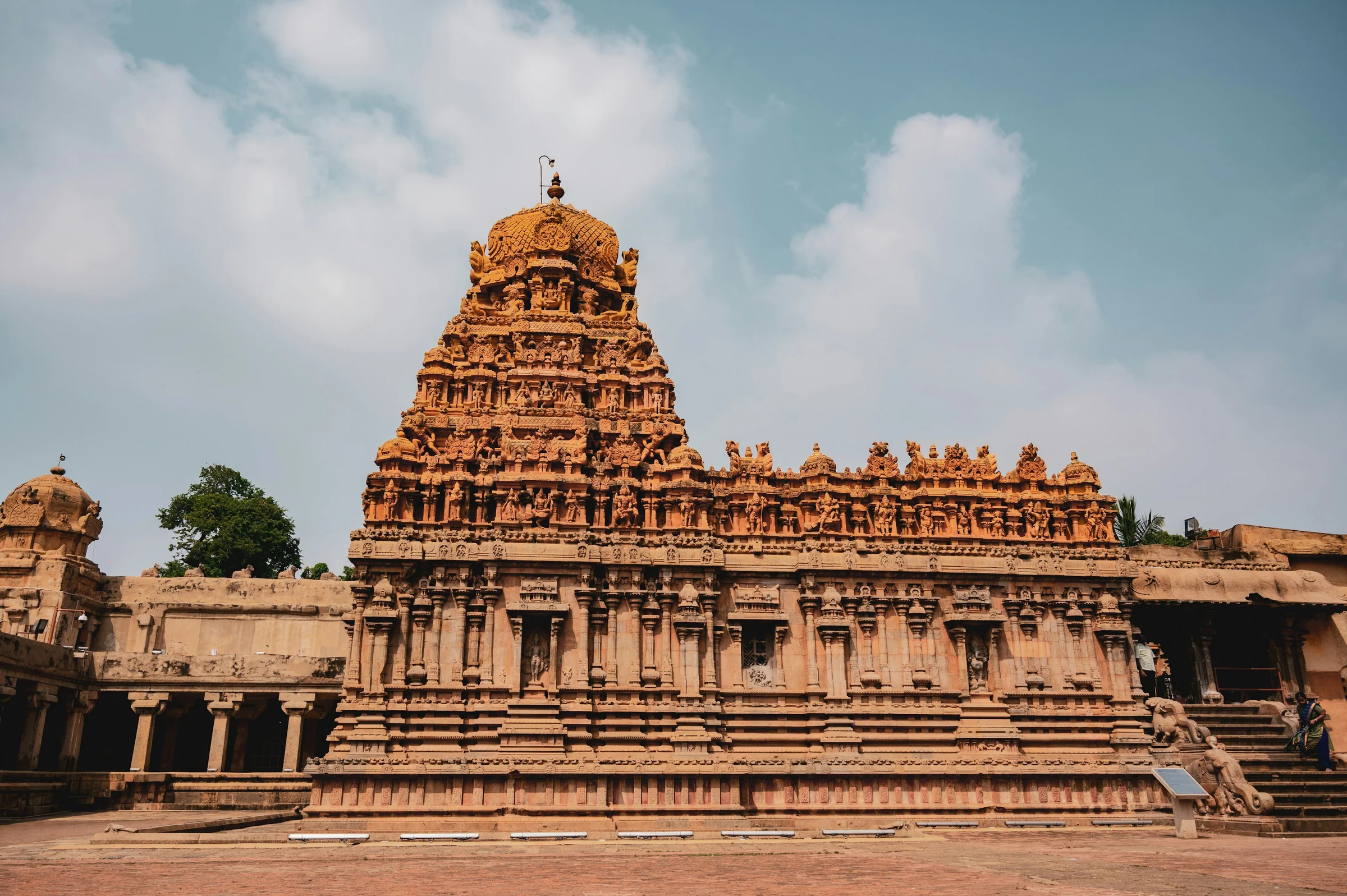 Ein reich verzierter Tempelturm in Tamil Nadu