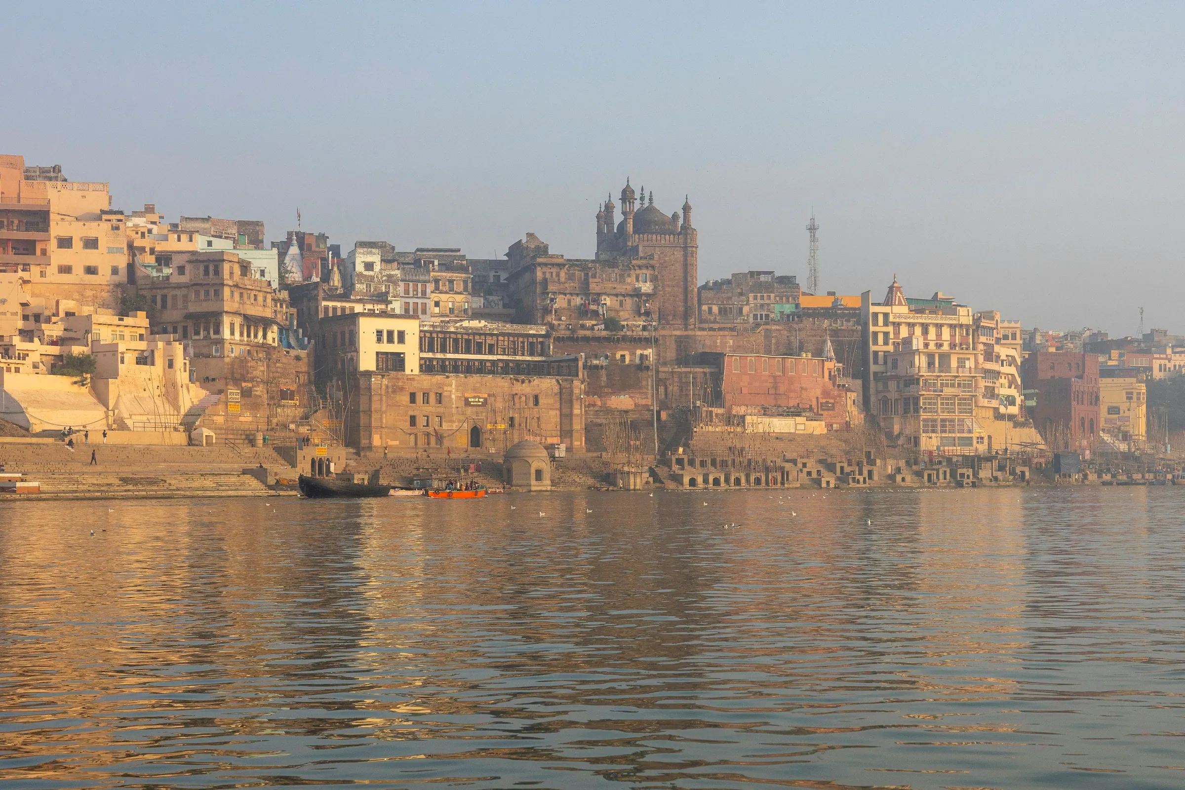 Die Ghats von Varanasi am Ganges