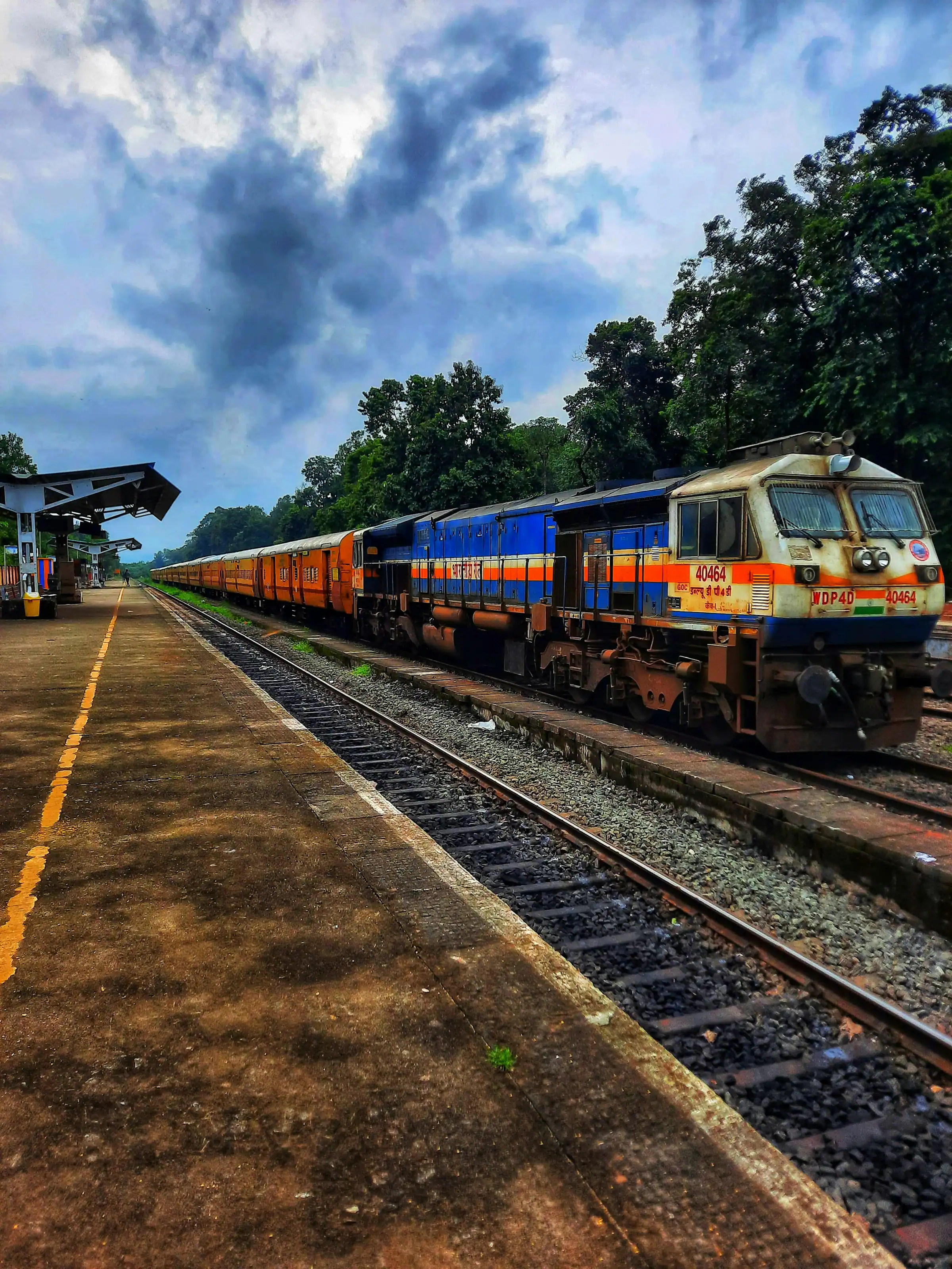 Un train en gare sur la ligne de Nilambur