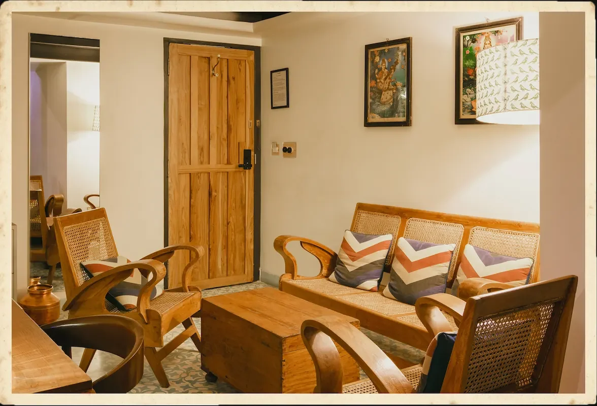 Abode Bombay, photograph 2