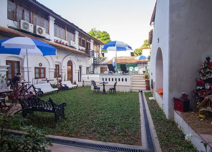 The Old Courtyard, photographie 3